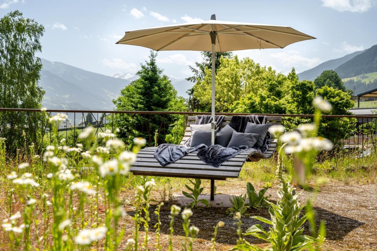 Gardenhotel Crystal Fuegen Exterior photo