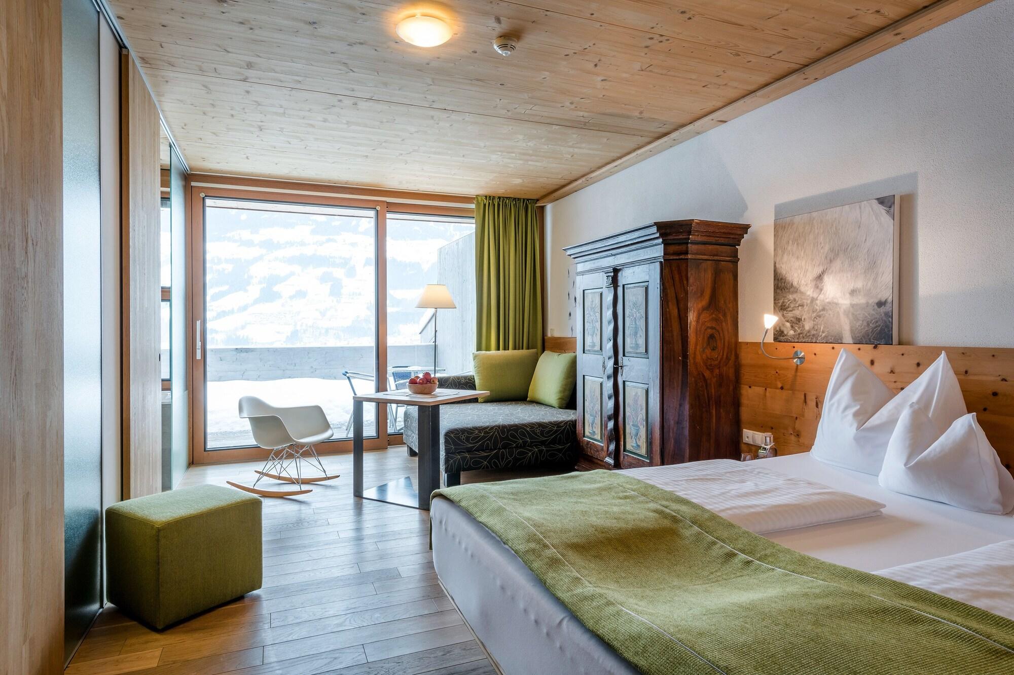 Gardenhotel Crystal Fuegen Exterior photo
