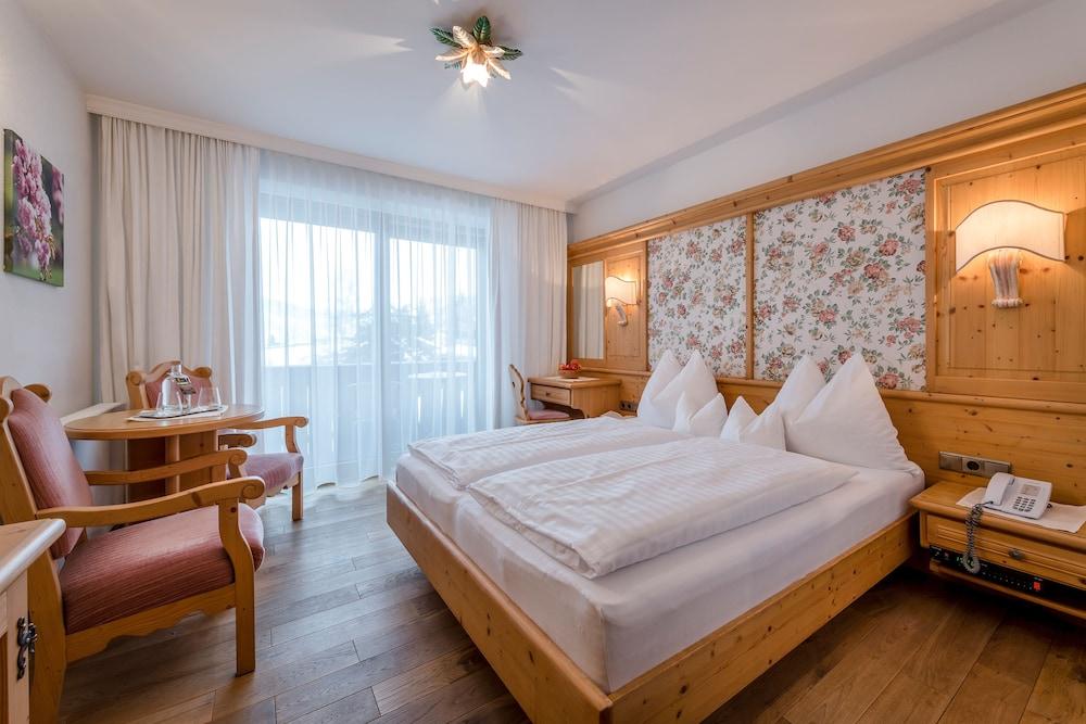 Gardenhotel Crystal Fuegen Exterior photo