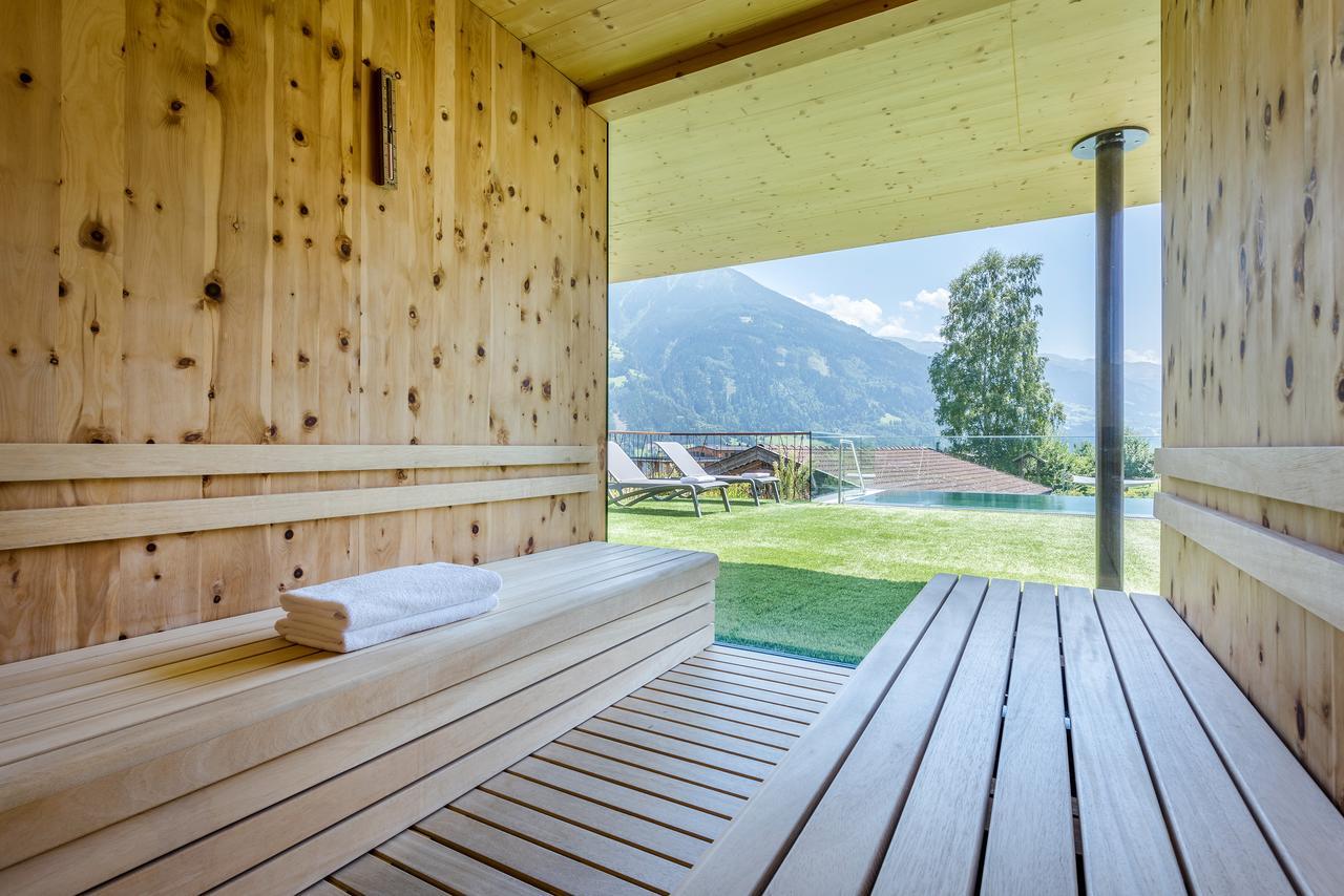 Gardenhotel Crystal Fuegen Exterior photo